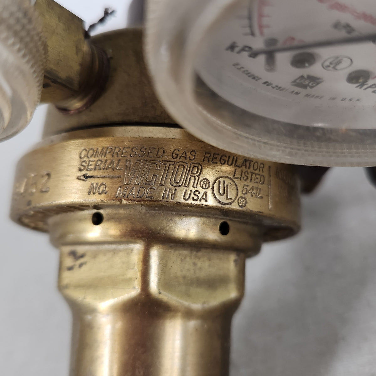 Victor VTS250C Two Stage Inert Gas Regulator 3000 PSI Dual Gauge CGA 580