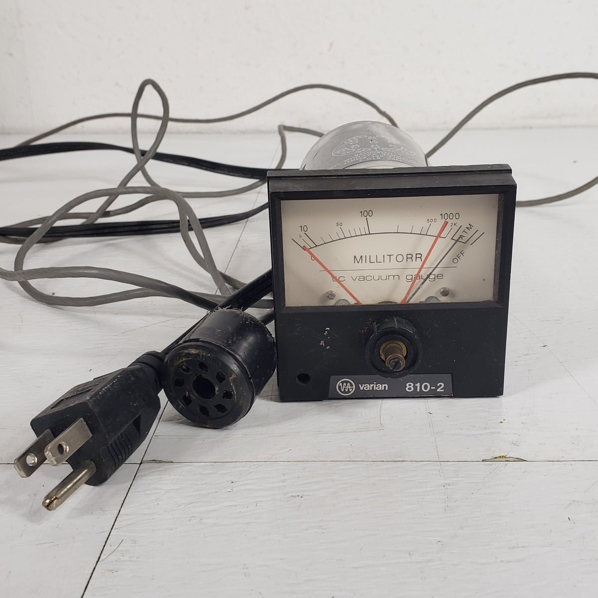 Varian NRC 810-2 Thermocouple Vacuum Gauge Controller w/ Power Sensor Cables