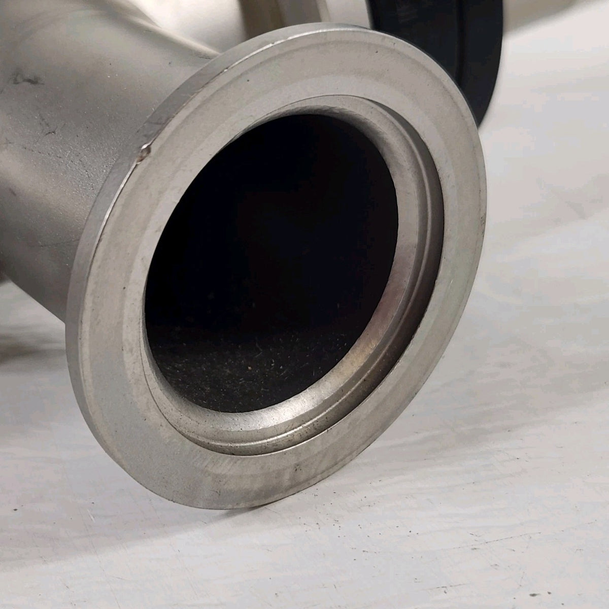 Nor-Cal ESVP-1502-NW KF40 NW40 1.5" Pneumatic Vacuum Isolation Angle Valve