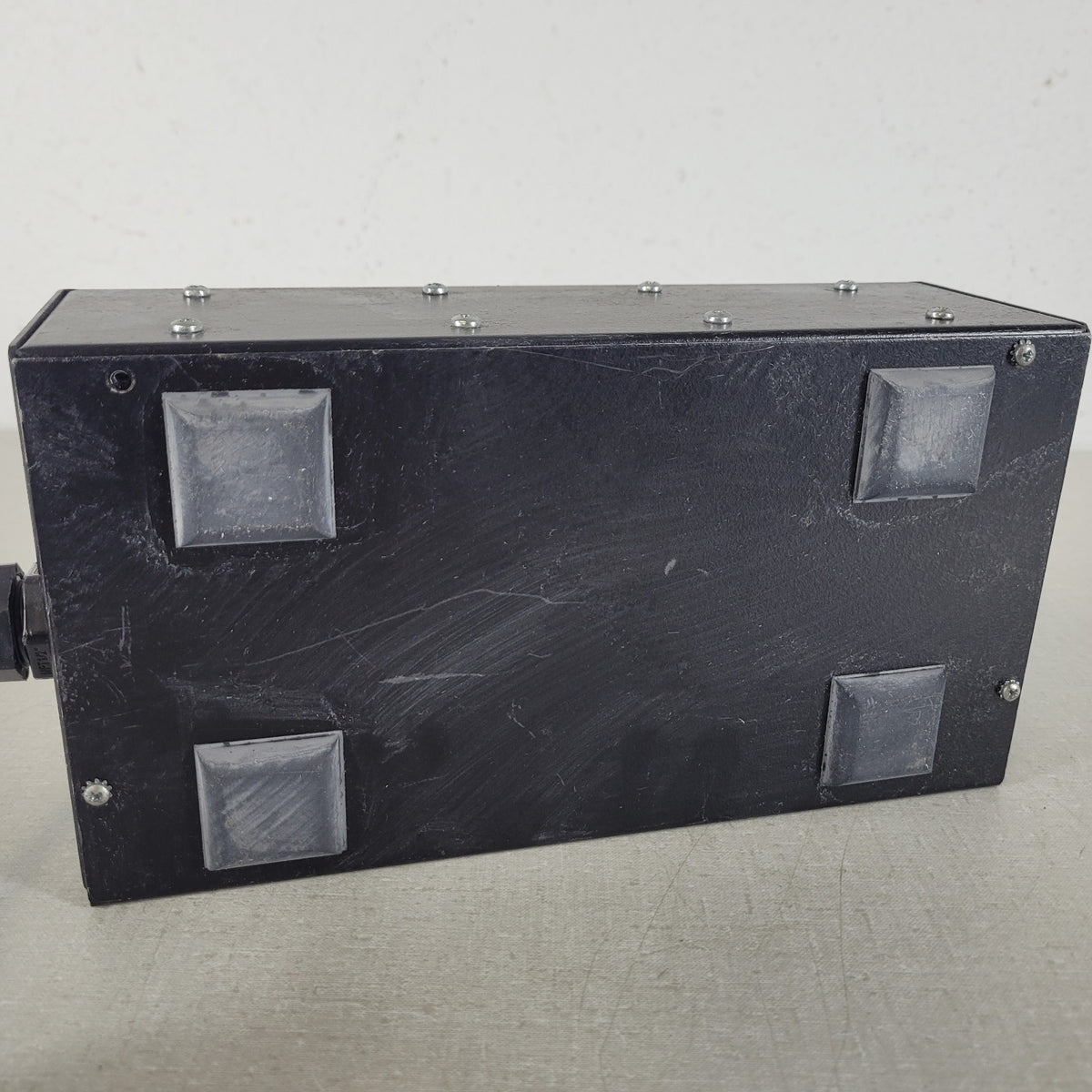 Leybold INFICON 908-141-G1 Vacuum Power Distribution Control Box 120V 15A