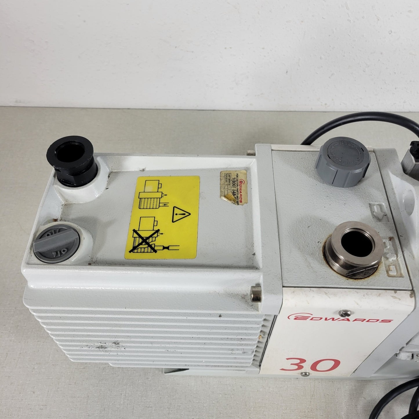 TESTED to 9E-4 Torr Edwards E2M30 Roughing Vacuum Pump KF25 220-240V 5A Rotary