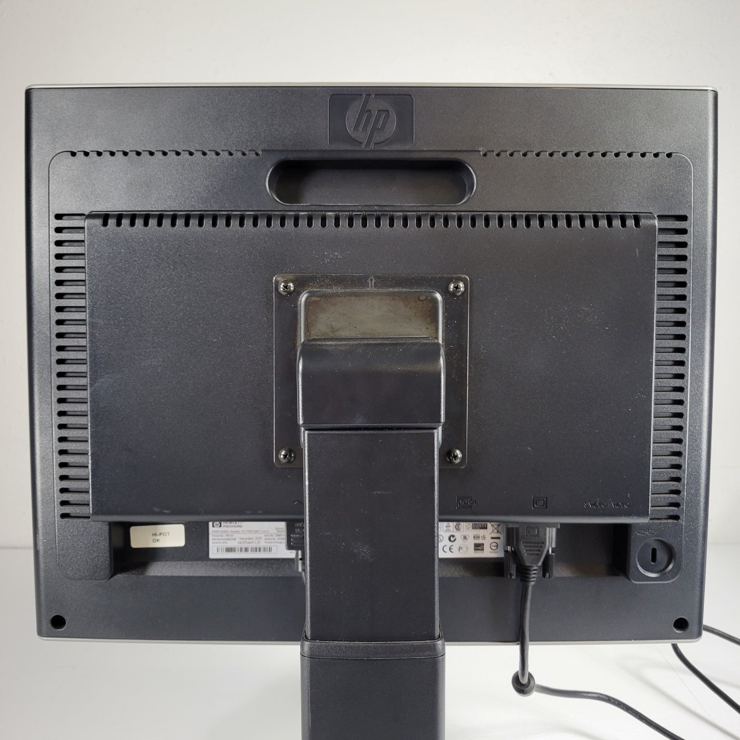 HP 2035 P9614A 20" TFT Flat Panel LCD Color Monitor, Works with DVI & VGA