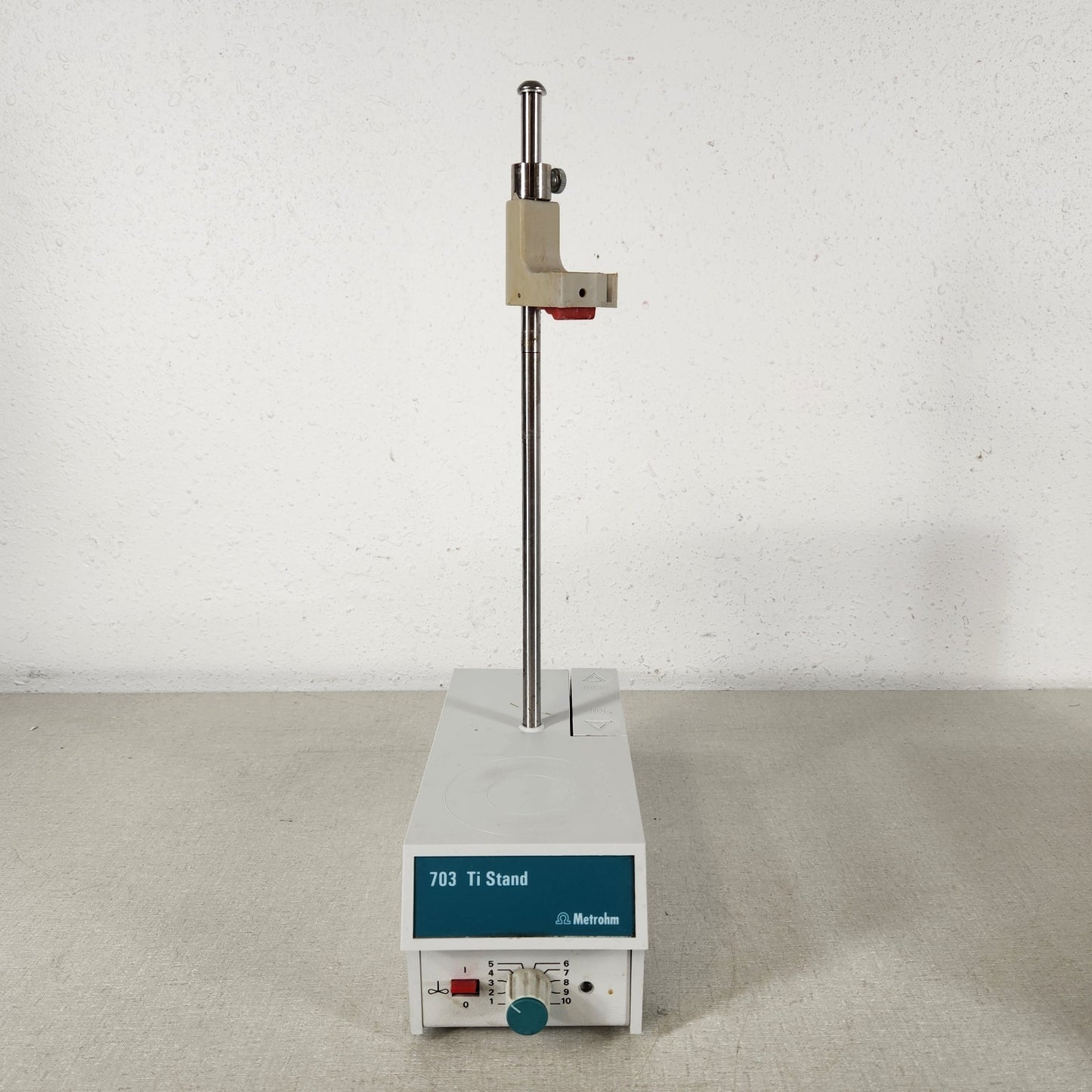 TESTED Metrohm 831 KF Coulometer Karl Fischer Titrator w/ 703 Ti Stand