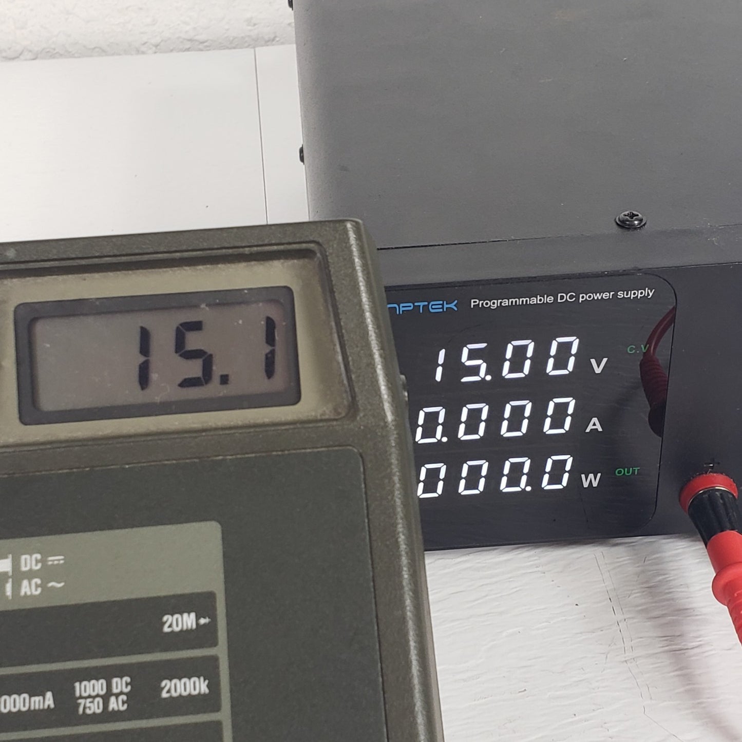 TESTED Fluke D800 Digital Multimeter DMM 500V 2A w/ Original Test Probes