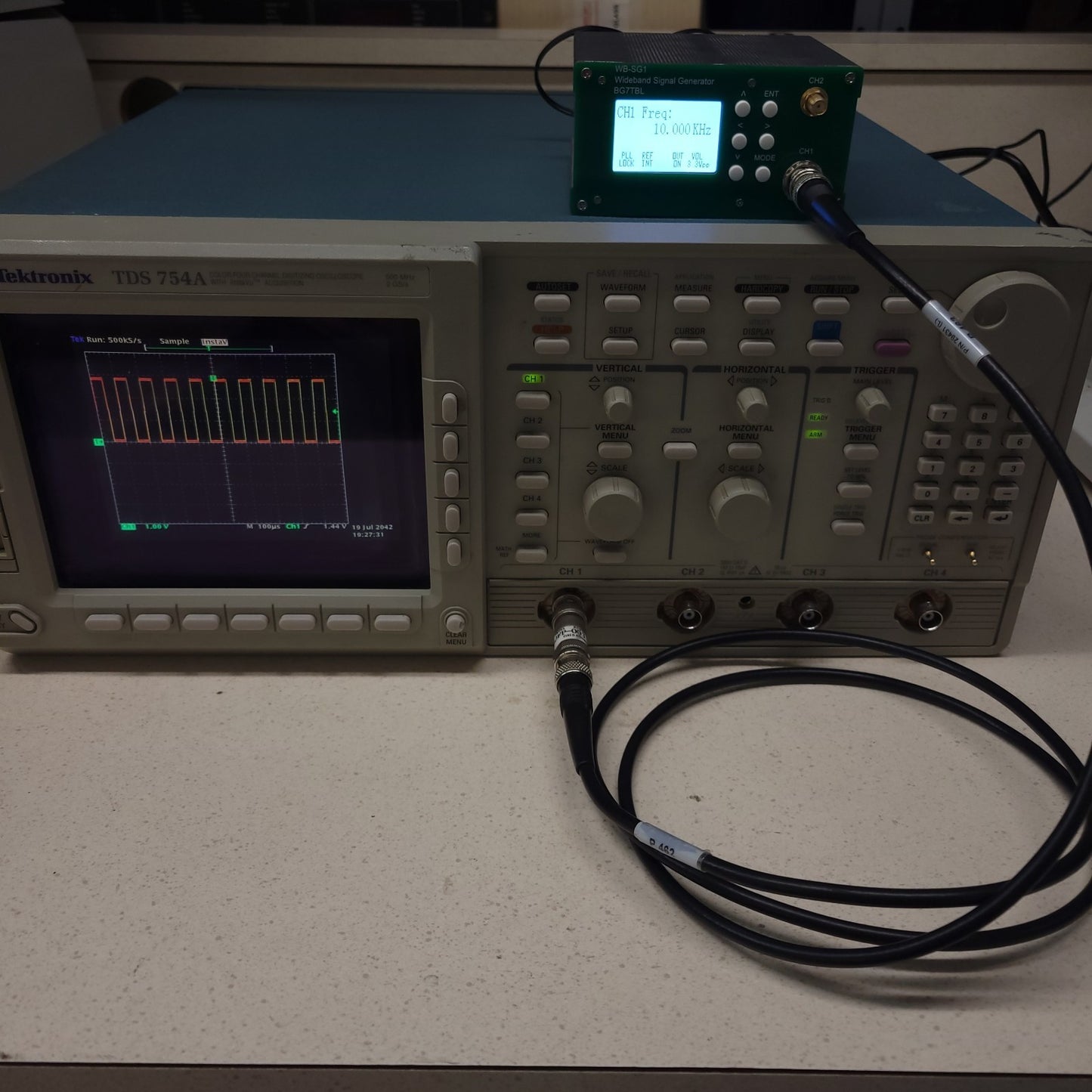 *READ* Tektronix TDS 754A Digitizing Four Channel Oscilloscope 500MHz CRT Screen