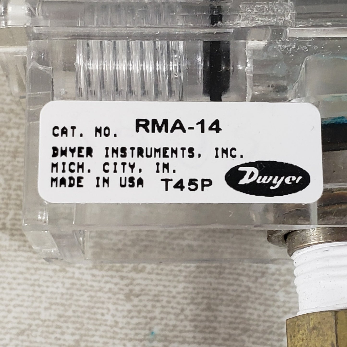 Dwyer RMA-14 Rate-Master 0-2500cc/min Flowmeter w/ Bracket & 3/16" ID Barb Inlet