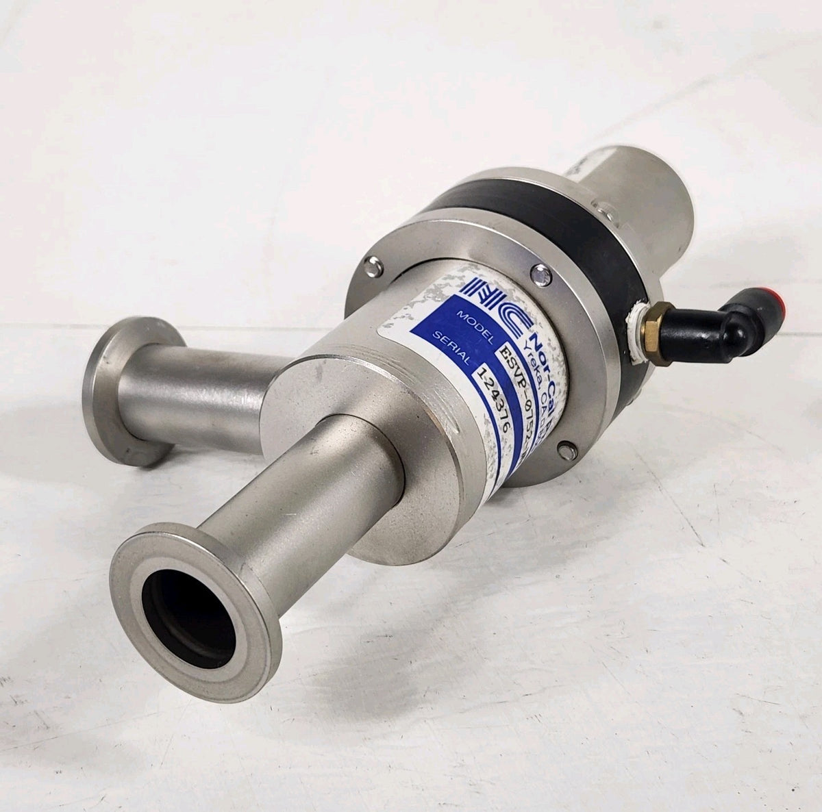 Nor-Cal ESVP-0752-NW 3/4" KF16 NW16 Pneumatic Vacuum Isolation Angle Valve