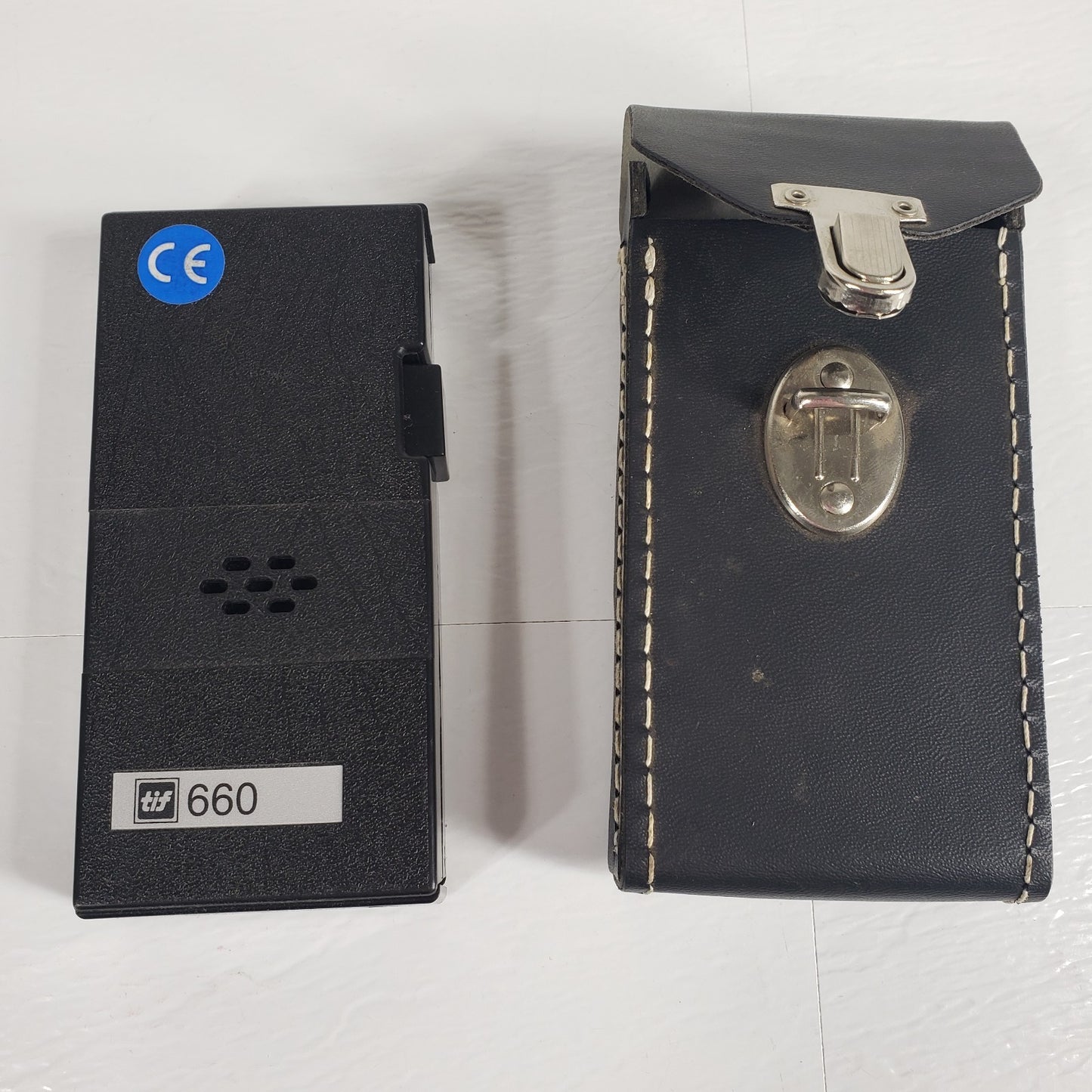VINTAGE TIF GRG 660 Capacitor Tester Black and Original Leather Case, 9V Powered