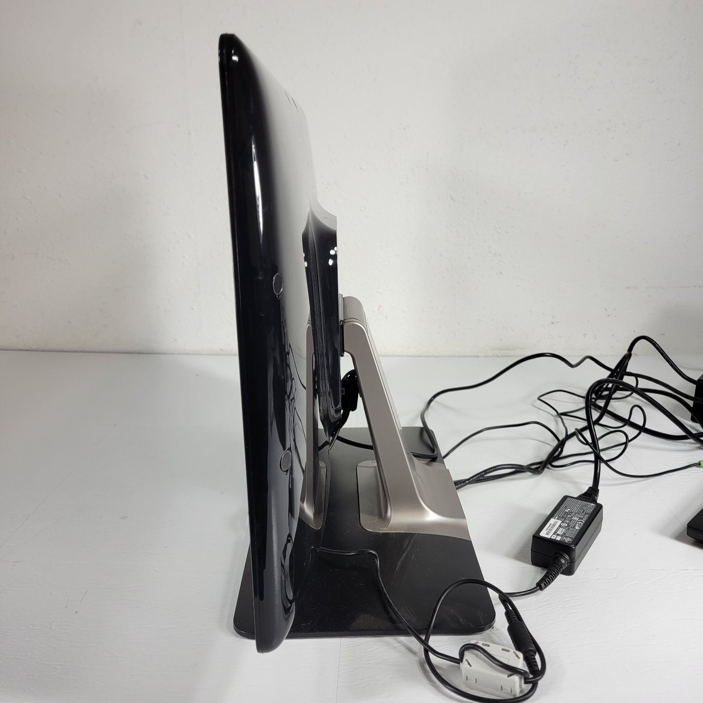 TESTED ELO E497002 22" Touchscreen Flatpanel Monitor, Touch Control via USB
