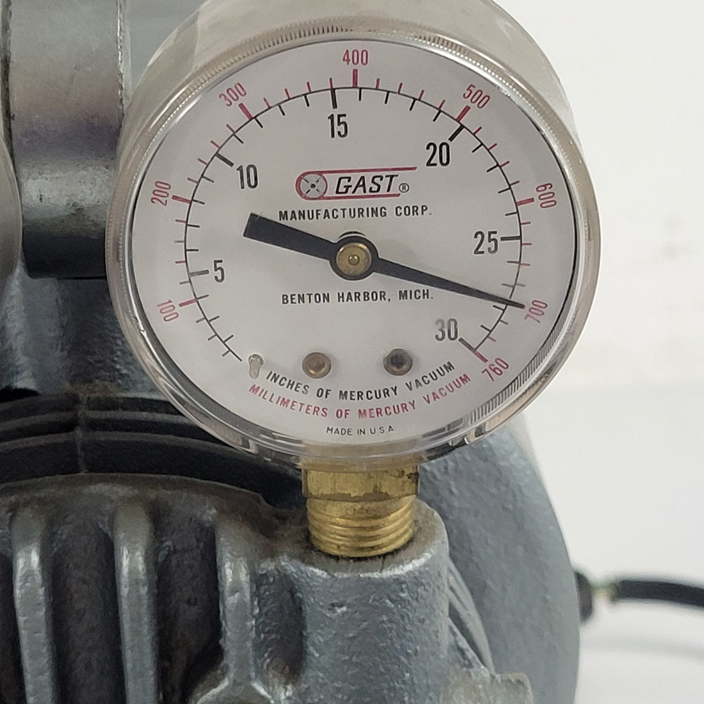 TESTED GAST 0211-V45F-G8CX Lab Air Compressor Vacuum Combo 25 PSI -28 inHg