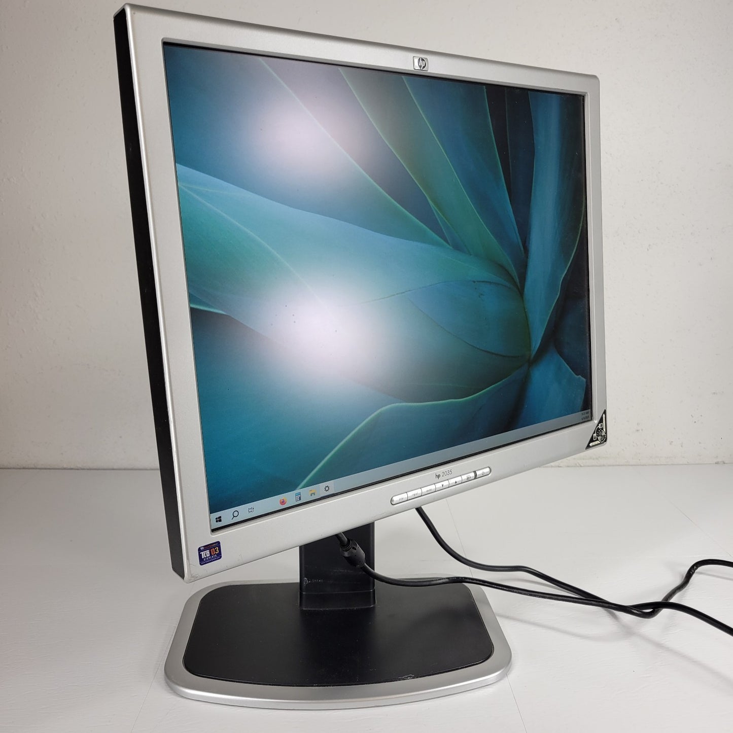 HP 2035 P9614A 20" TFT Flat Panel LCD Color Monitor, Works with DVI & VGA
