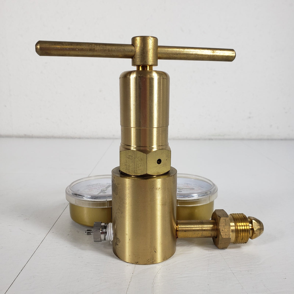 High Pressure Gas Regulator 4500 PSI Outlet 6000 PSI Inlet Dual Gauge Brass