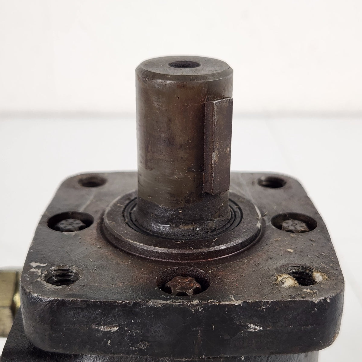 Eaton Char-Lynn 101-1004-009 H Series LSHT Hydraulic Motor 9.7 CID UNTESTED