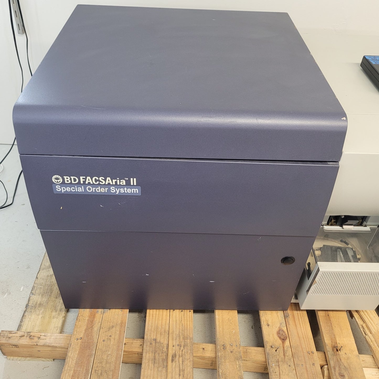 BD Biosciences FACSAria II Cell Sorter Multi-Laser w/ FACSDiva PC Powers On