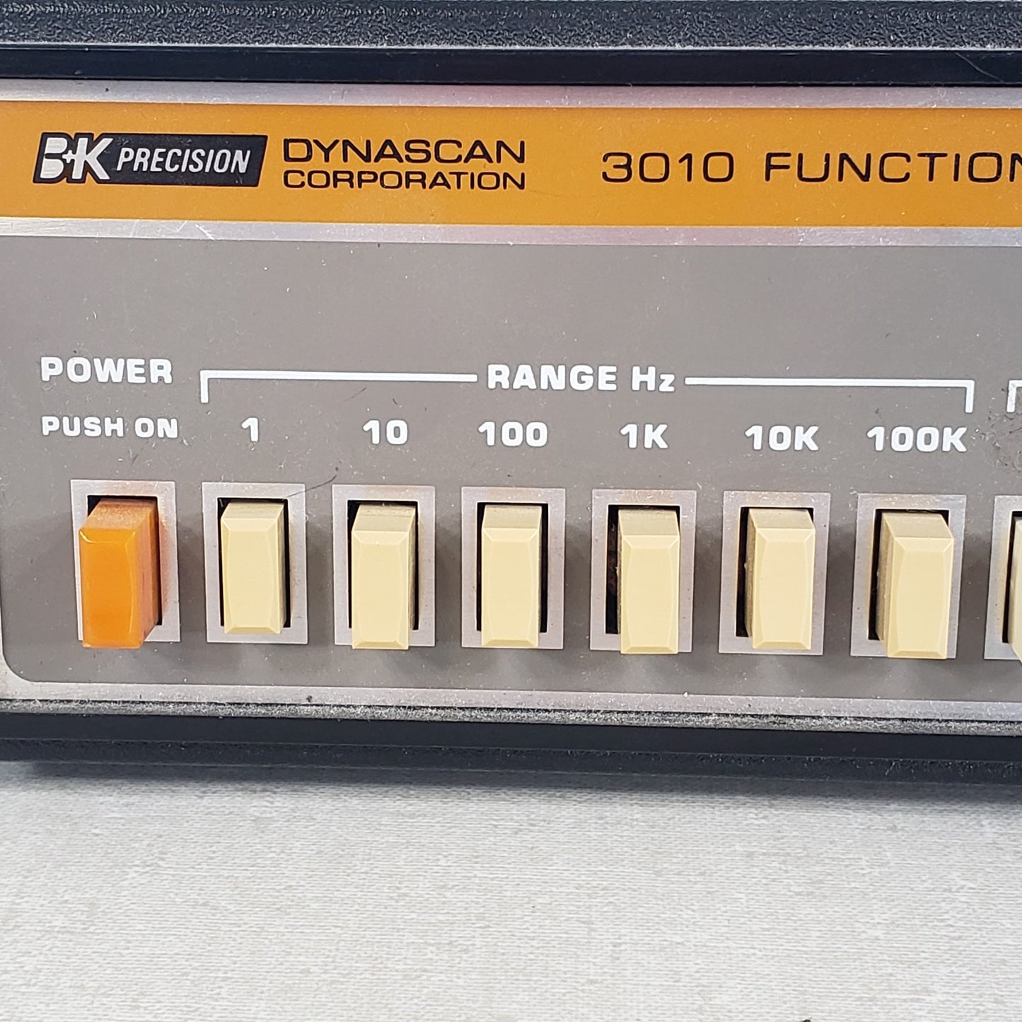B&K Precision 3010 Function Generator 1MHz Sine Square Triangle TTL No Cable