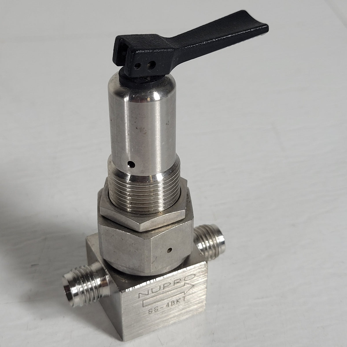 Nupro Swagelok SS-4BKT Stainless Steel Bellows Sealed Toggle Valve 1/4"