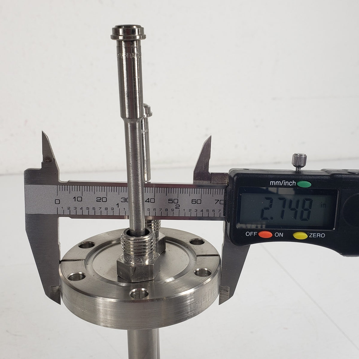 MDC 2.75" CF DN35CF Dual 1/4" VCR Fluid Feedthrough UHV Vacuum 304SS