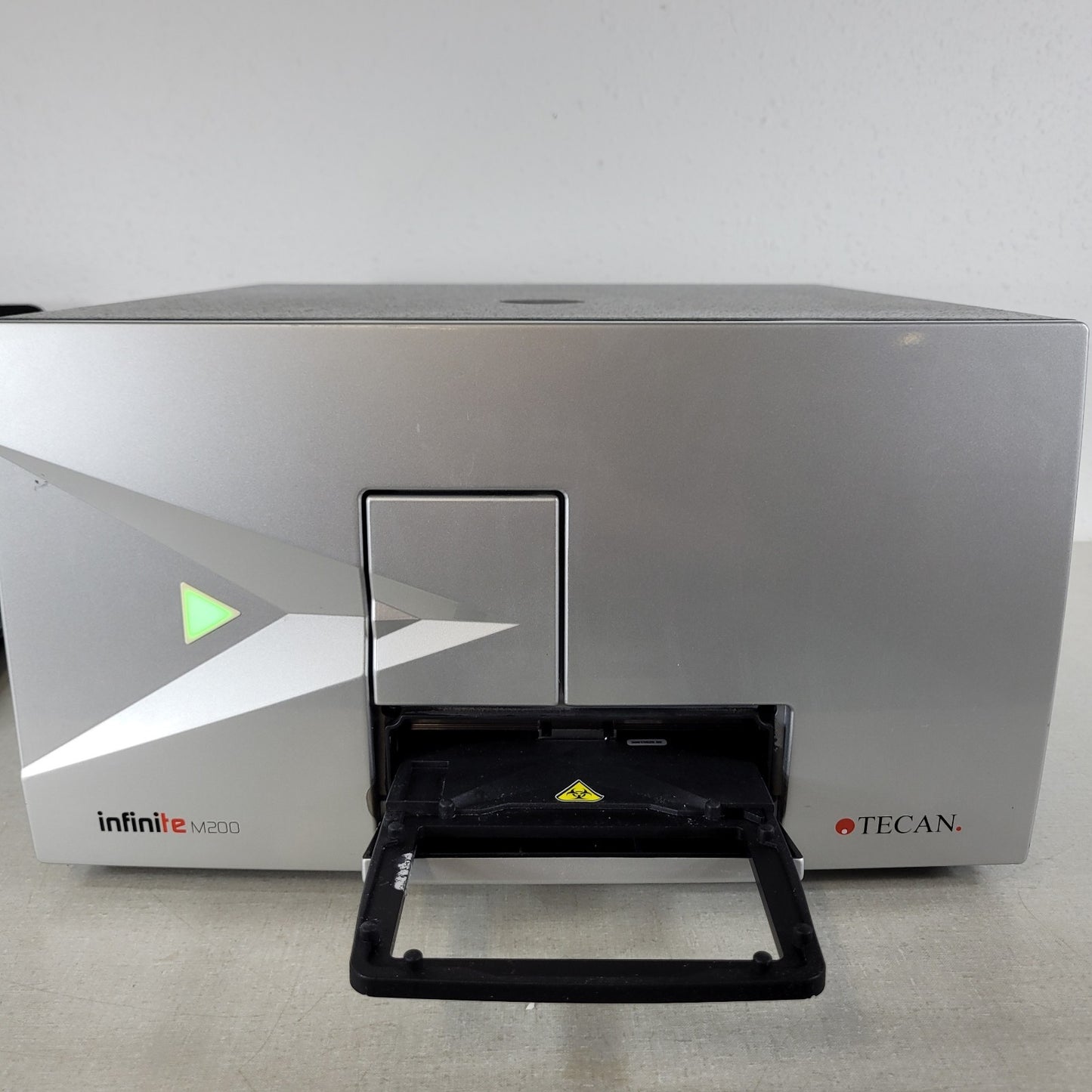 TESTED Tecan Infinite M200 Mono Absorb Plate Reader 30016056 w/ Laptop i-control
