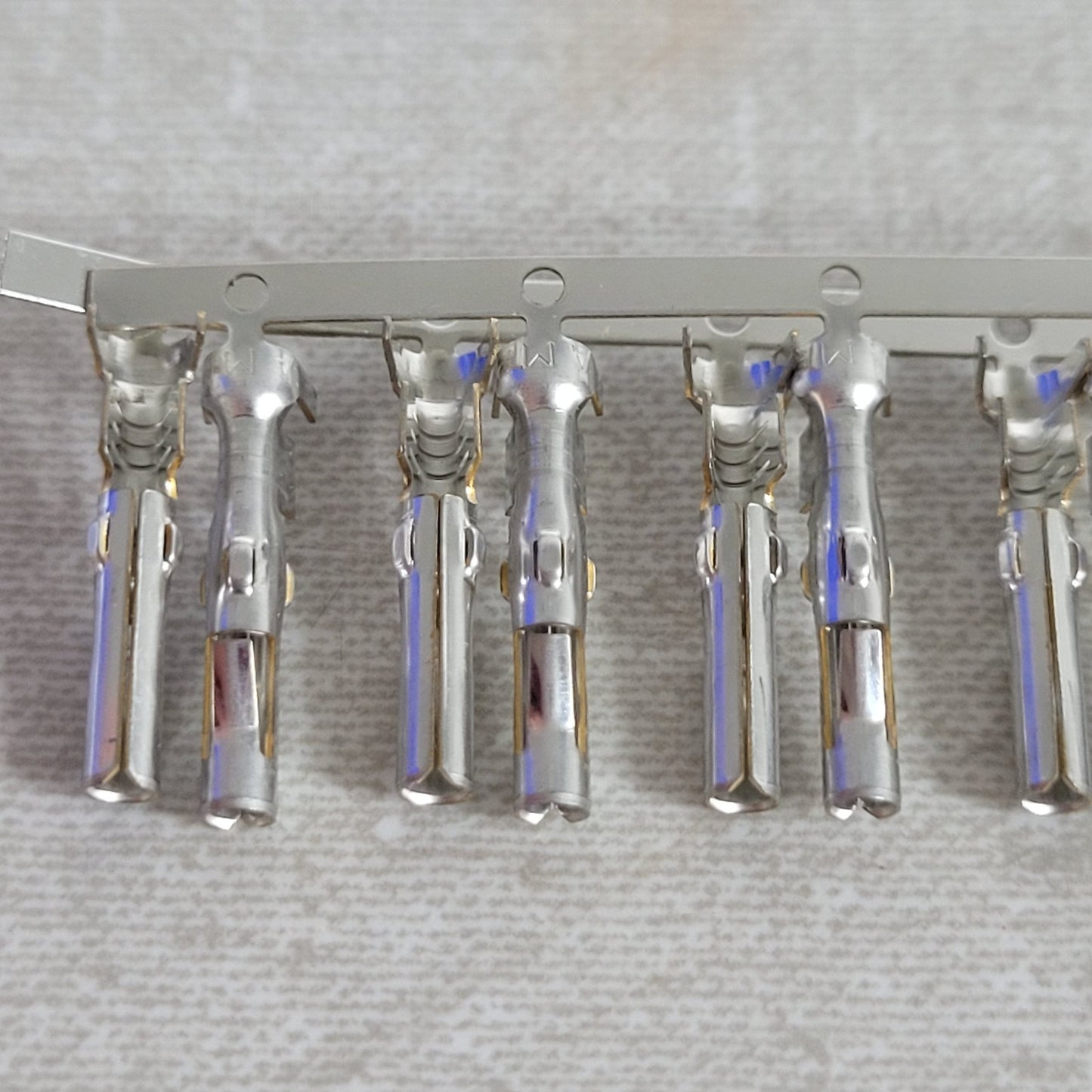 200pc TE Connectivity 61117-1 AMP Crimp Receptacle Contact Terminal Strip Lot