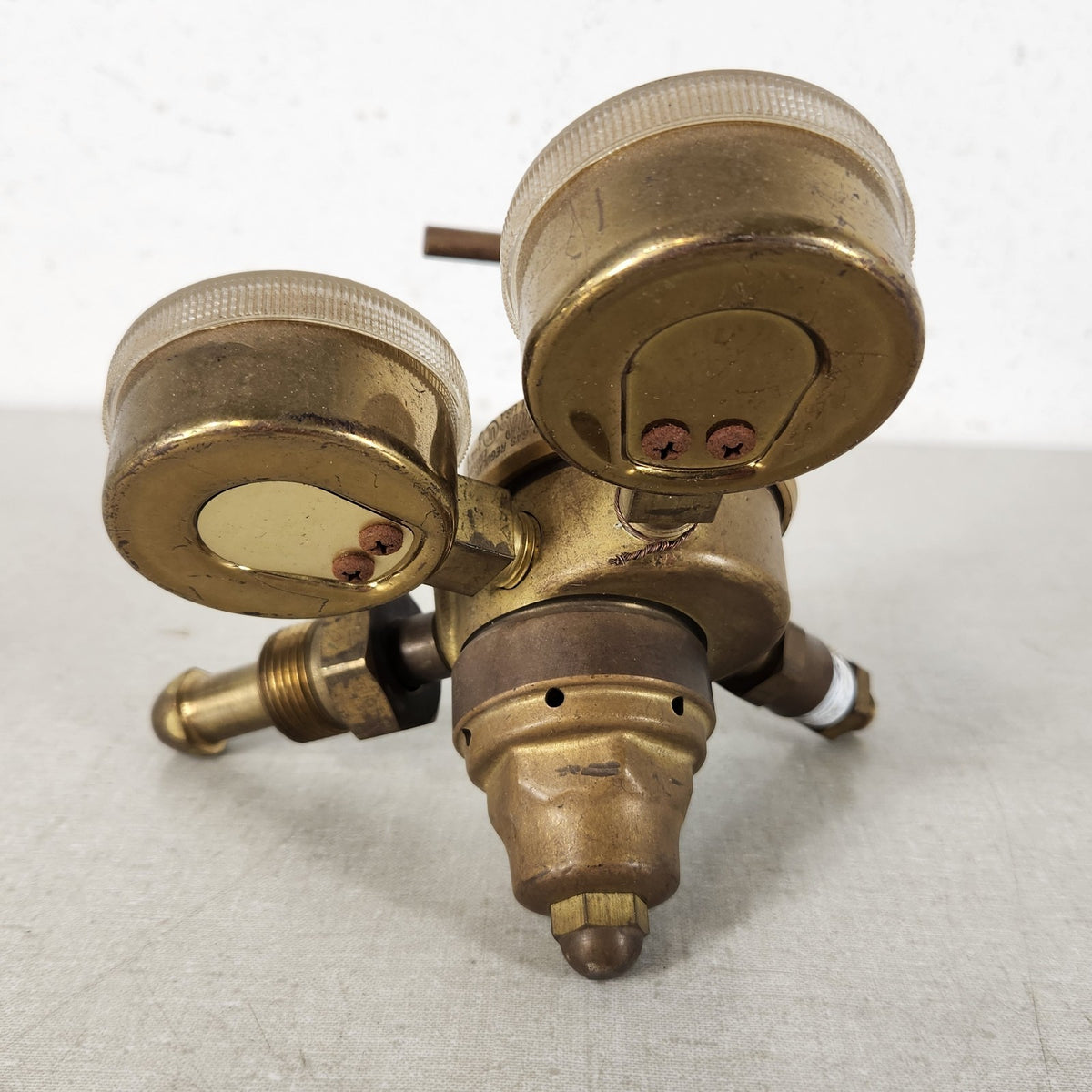Victor VTS250C Two Stage Inert Gas Regulator 3000 PSI Dual Gauge CGA 580