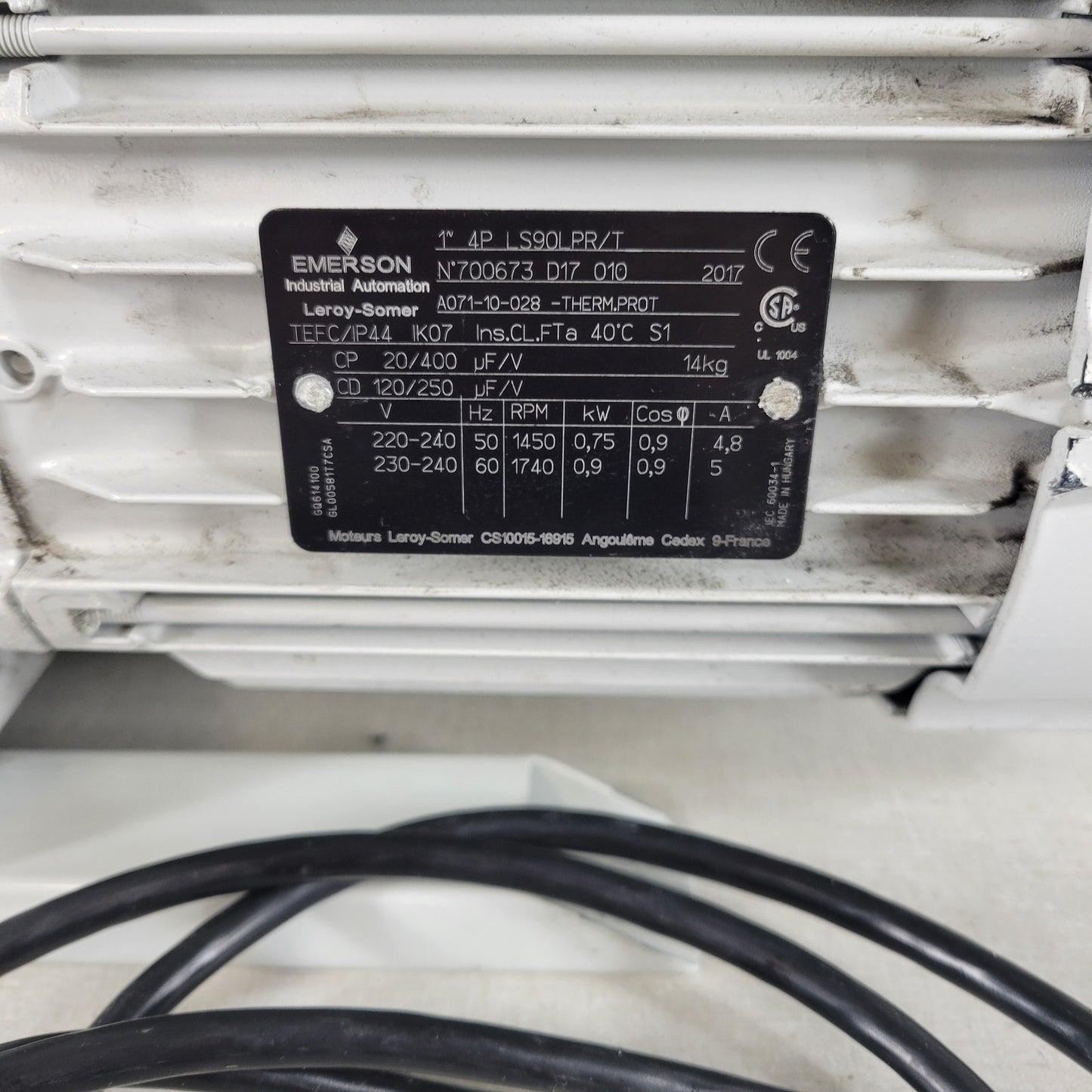 TESTED to 9E-4 Torr Edwards E2M30 Roughing Vacuum Pump KF25 220-240V 5A Rotary