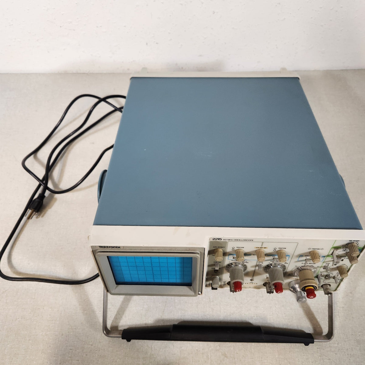 Tektronix 2215 60MHz Dual Channel Analog CRT Oscilloscope TESTED WORKING
