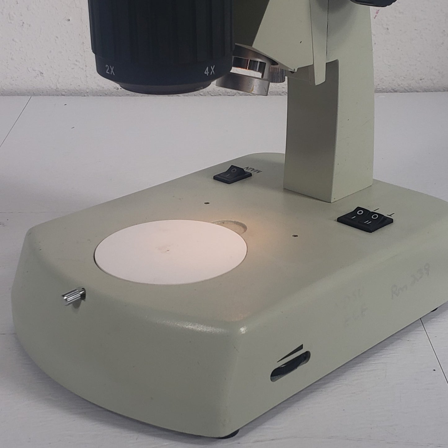 Edmund Scientific 31196-00 Stereo Binocular Microscope WF10X/20 20X 40X