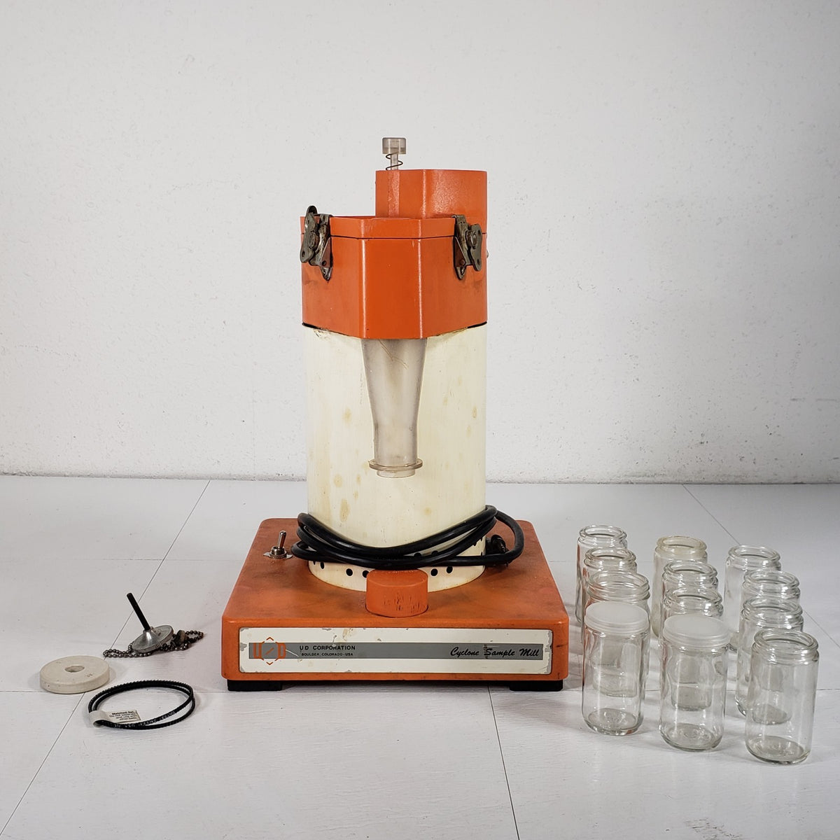 TESTED UDY 3010-030 Cyclone Sample Mill 115V Lab Grinder Grain Feed Accessories