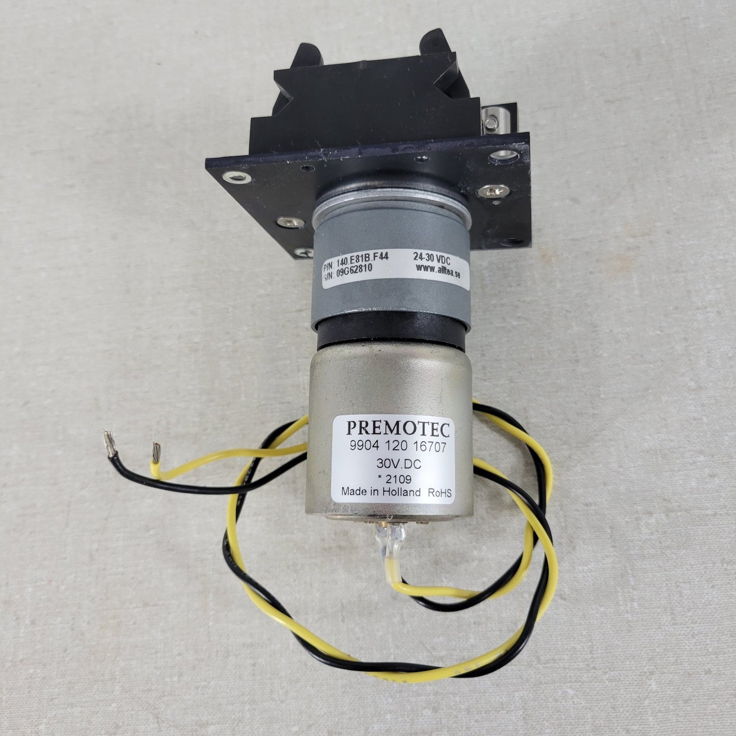 Watson-Marlow 941121 Peristaltic Pumphead w/ Premotec 9904-120-16707 30VDC Motor