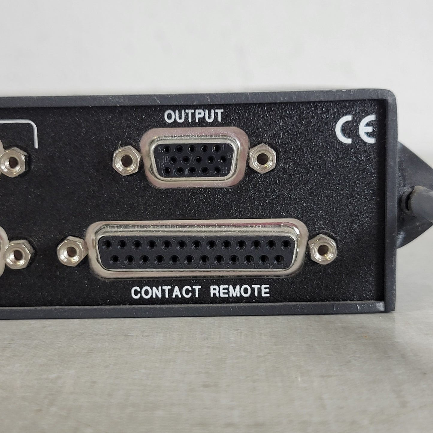 EXTRON SW5VGAxi Switch, Four 15-Pin Inputs, 15-Pin Output, 25-Pin Contact Remote
