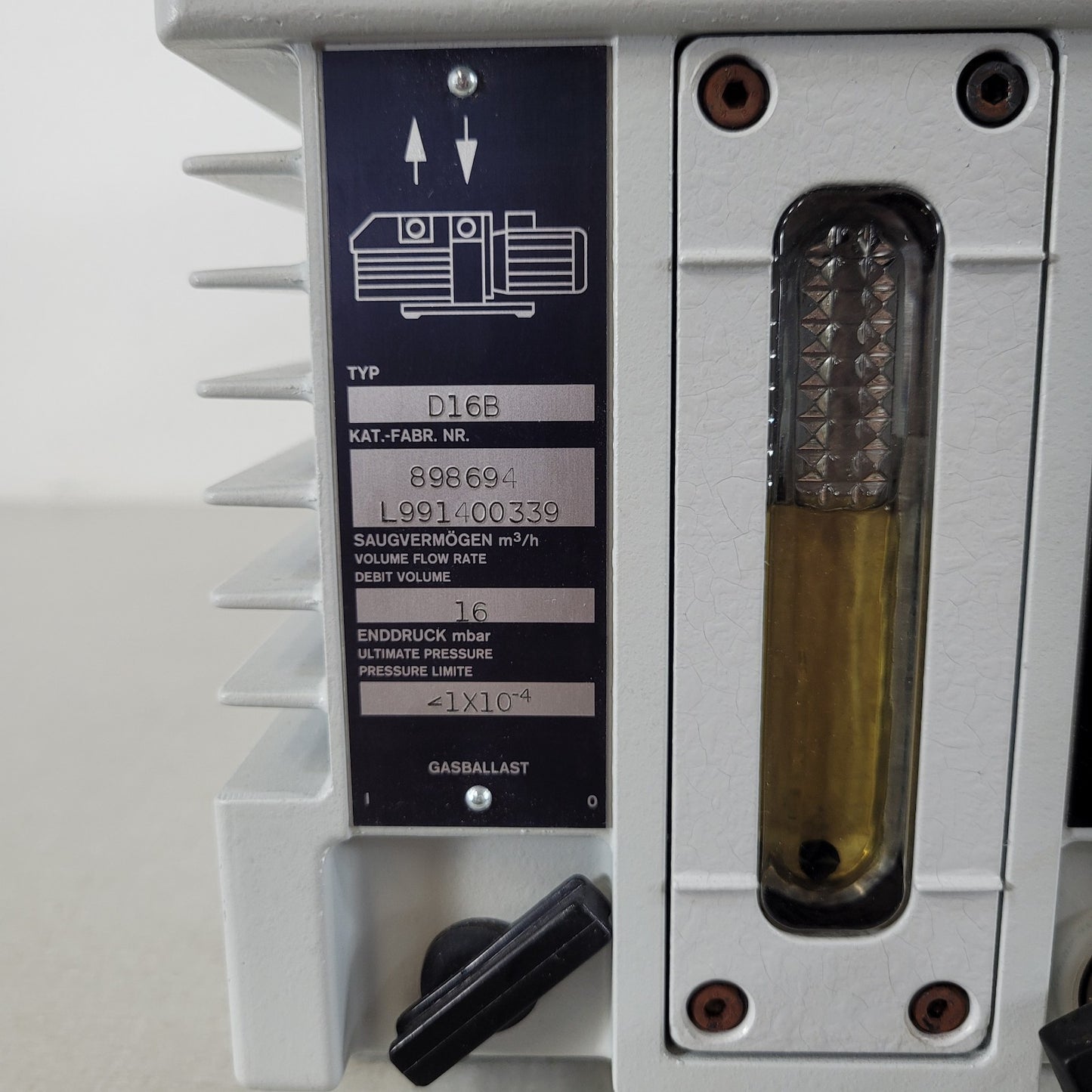 NOS Leybold TRIVAC D16B Rotary Vane Vacuum Pump 898698 KF25 NW25 w/ Accessories