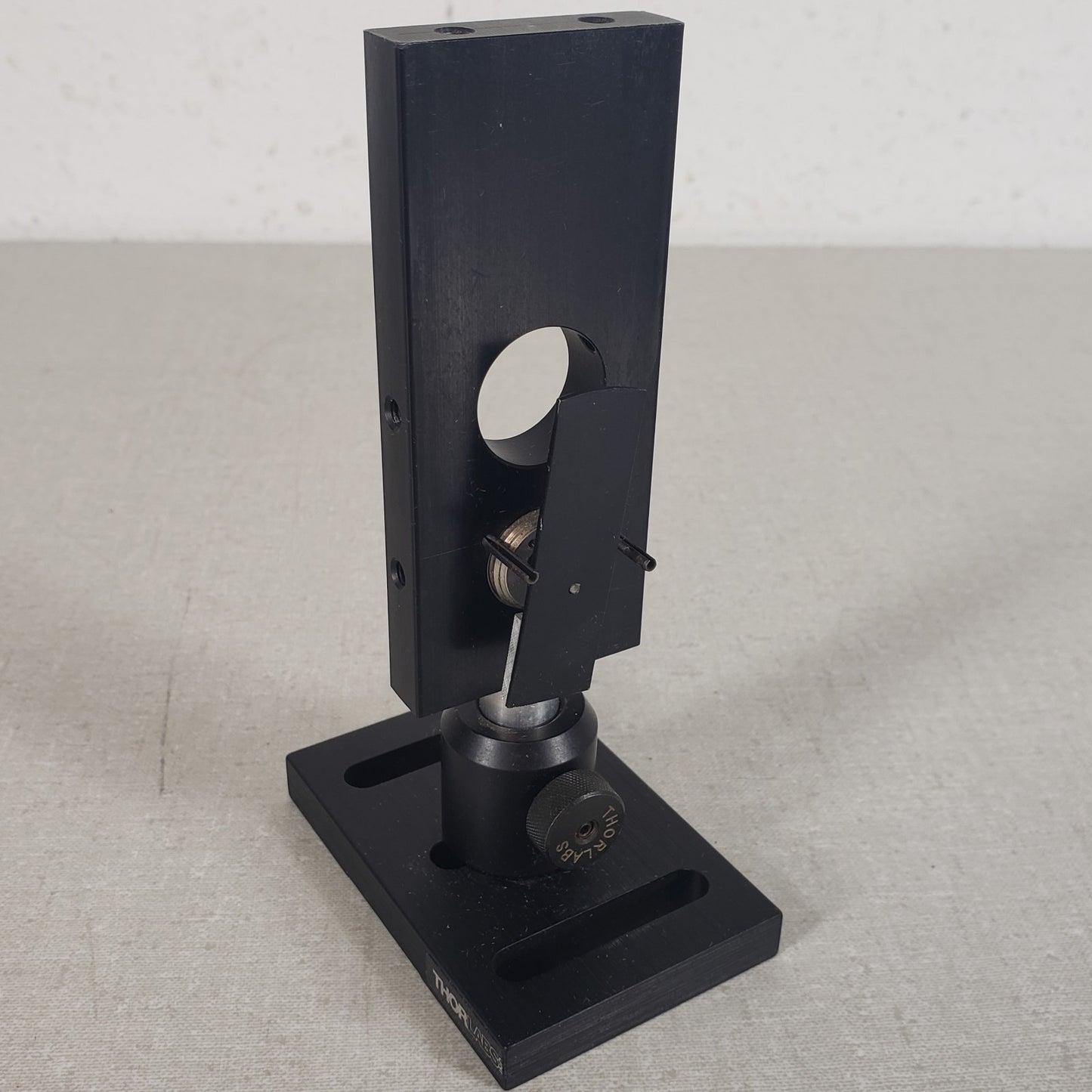 Thorlabs Manual Optical Beam Shutter Laser Beam Blocker with Adjustable Base