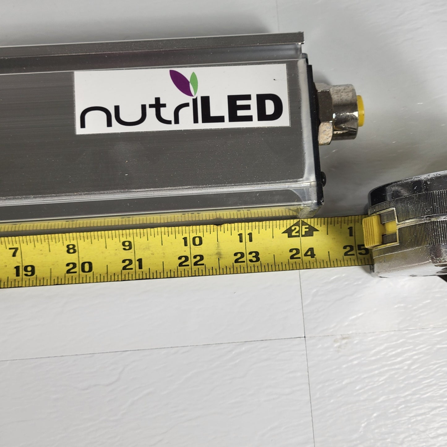 TESTED Hubbell NutriLED NGL12 24" LED Horticultural Grow Light 31W 2:1 R:B