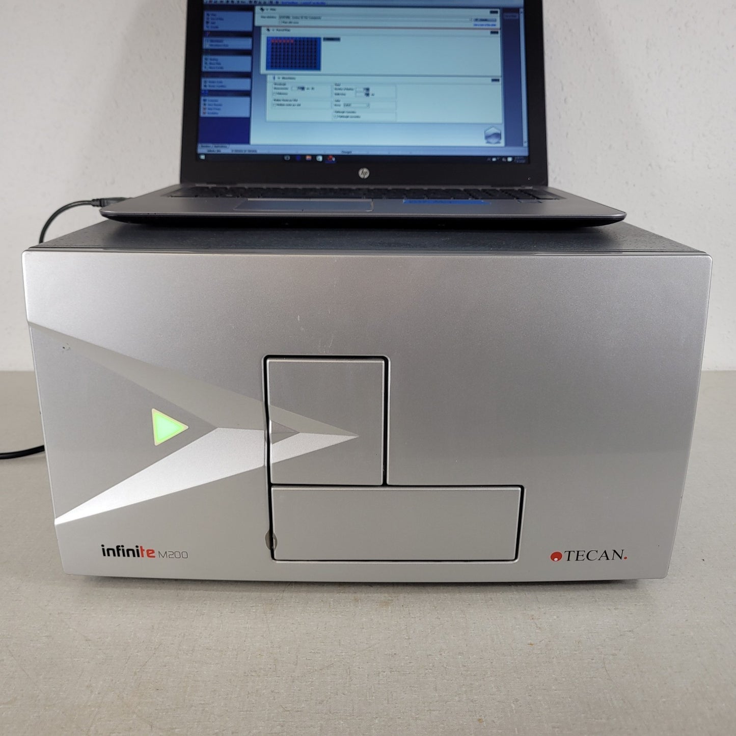 TESTED Tecan Infinite M200 Mono Absorb Plate Reader 30016056 w/ Laptop i-control