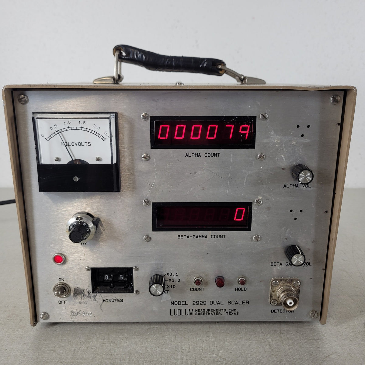Ludlum 2929 Dual Channel Alpha Beta-Gamma Radiation Scaler Counter Powers On