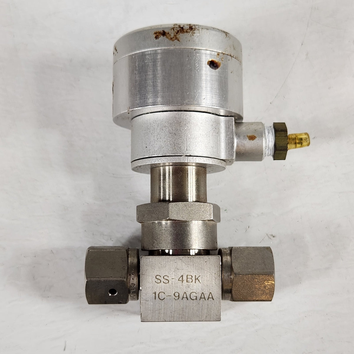 Nupro Swagelok SS-4BK-1C-9AGAA 1/4" Pneumatic Bellows Sealed Valve