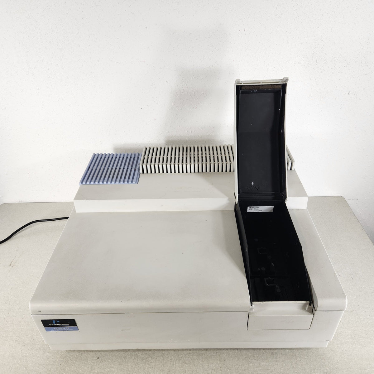 TESTED PerkinElmer Lambda 35 UV/VIS Double Beam Spectrophotometer w/ PC Software