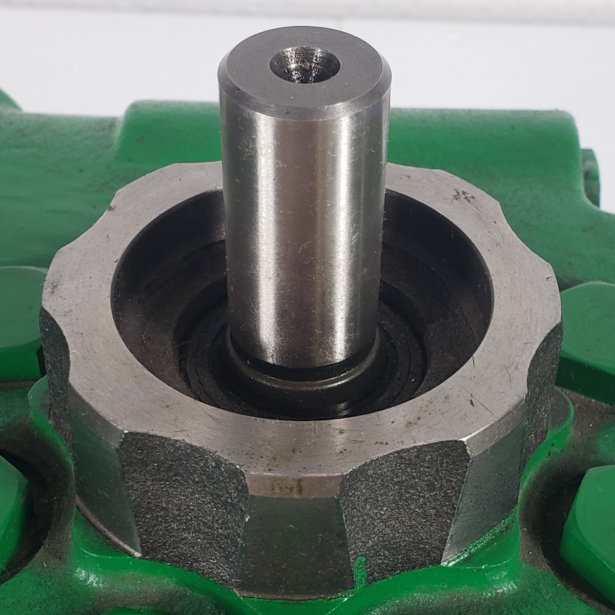 John Deere AR103003 Hydraulic Piston Pump Assembly OEM Green Untested