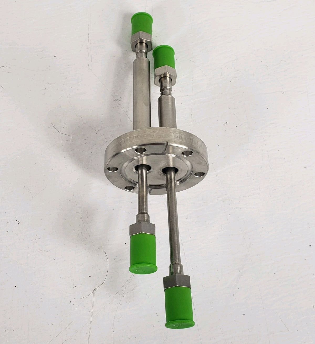 MDC 2.75" CF DN35CF Dual 1/4" VCR Fluid Feedthrough UHV Vacuum 304SS