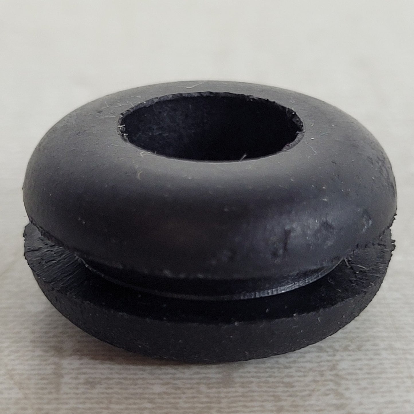 30 Pack Black Applied Rubber Grommets 1/16in Thick 3/4in ID 1-1/8in OD 116740409