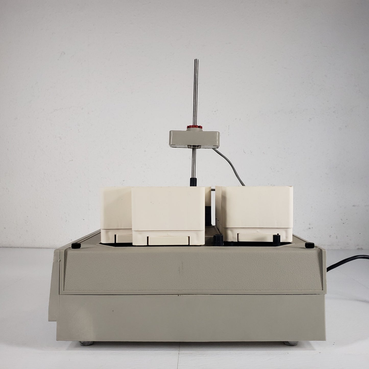 TESTED Teledyne Isco Retriever 500 HPLC Fraction Collector w/ 16x Sample Racks
