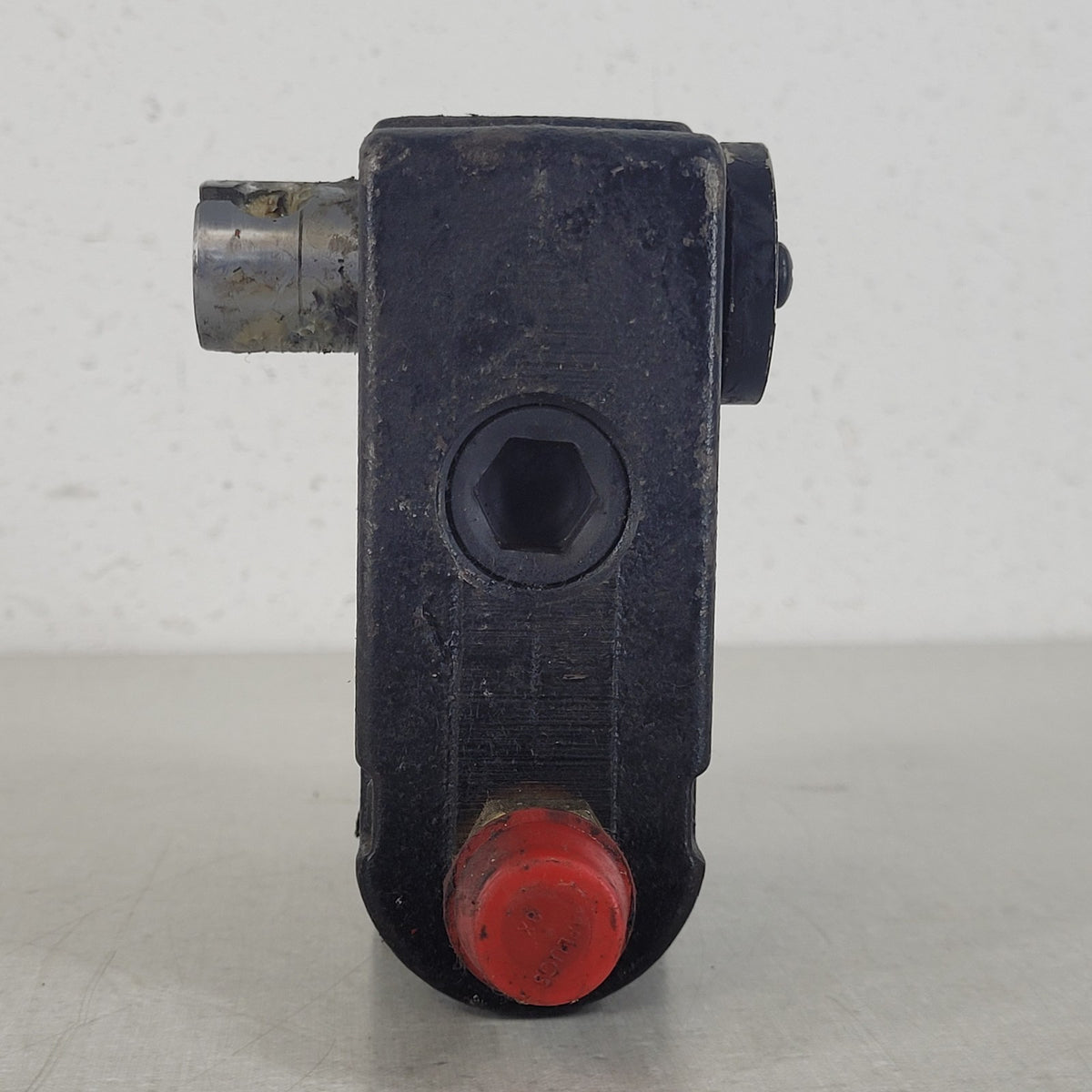 BRAND HYDRAULICS Single Inlet & Dual Outlet Industrial Hydraulic, No Inlet Valve