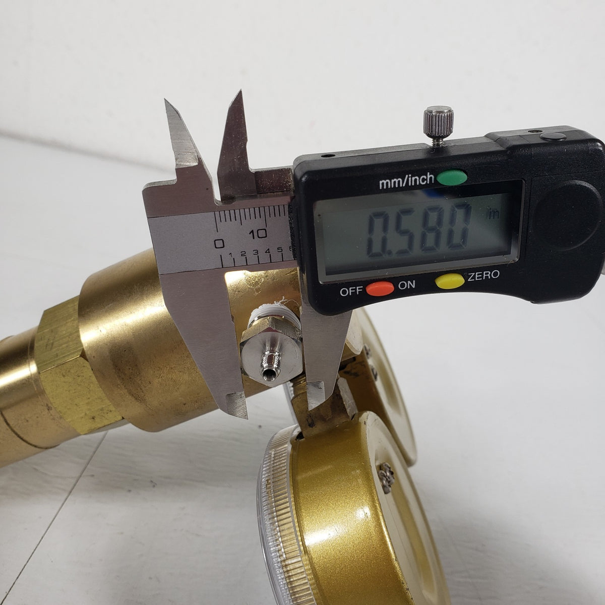 High Pressure Gas Regulator 4500 PSI Outlet 6000 PSI Inlet Dual Gauge Brass