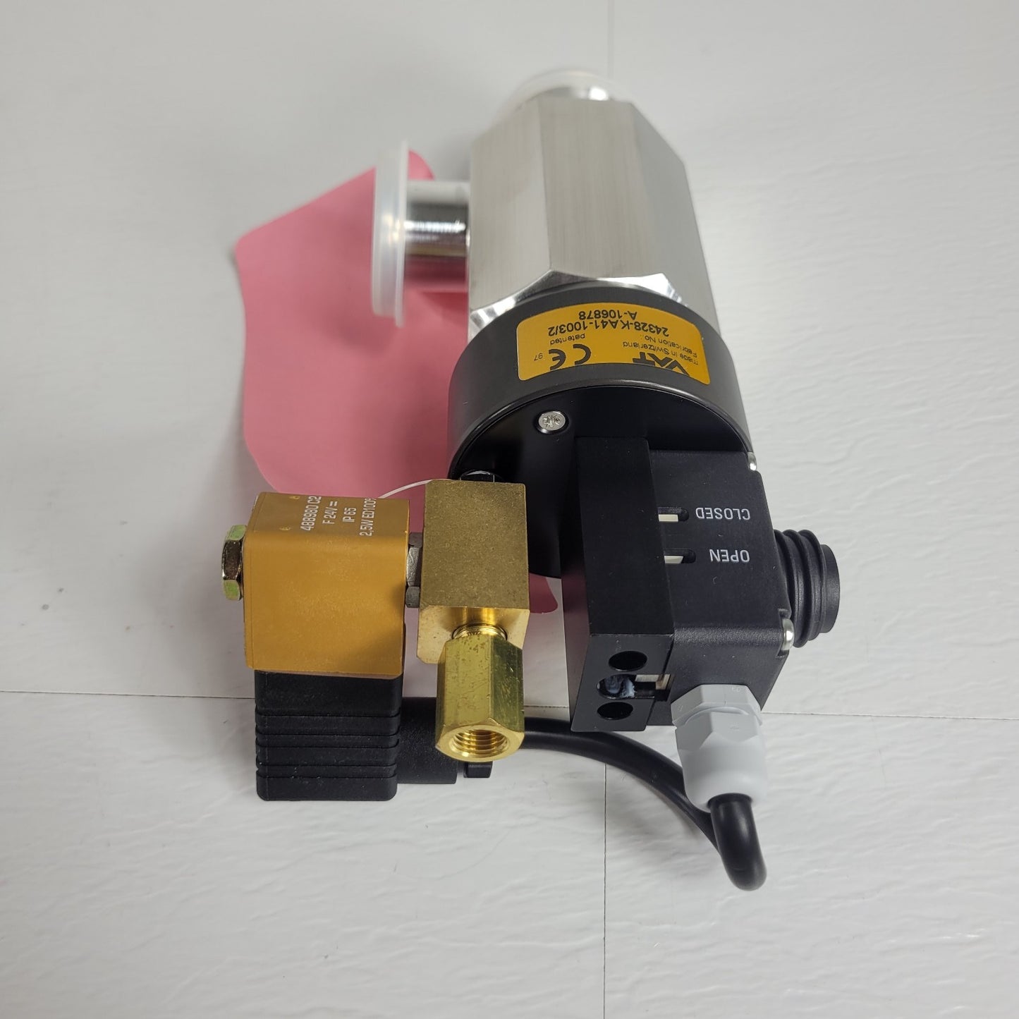 VAT 24328-KA41-1003/2 Pneumatic Vacuum Right Angle Valve 24VDC NW25 KF25 90deg