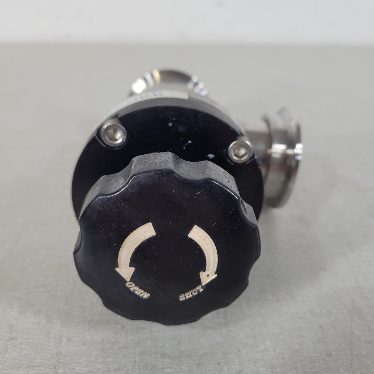 Kurt J Lesker SAV0150MVQF KF40 NW40 Manual Bellows SS Angle High Vacuum Valve