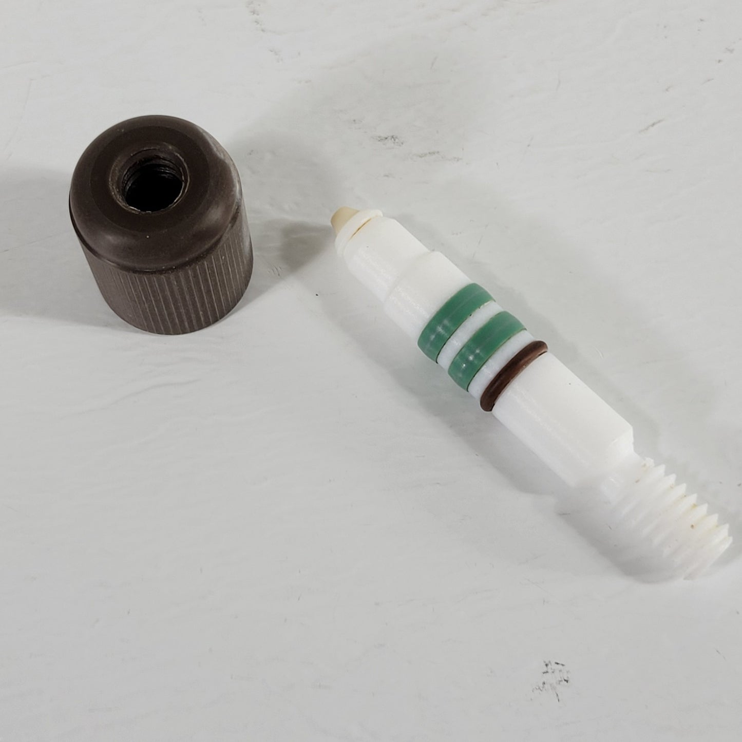 CHEMGLASS PTFE 0-12mm High Vacuum Valve Plugs for Vacuum Systems, Green & Brown
