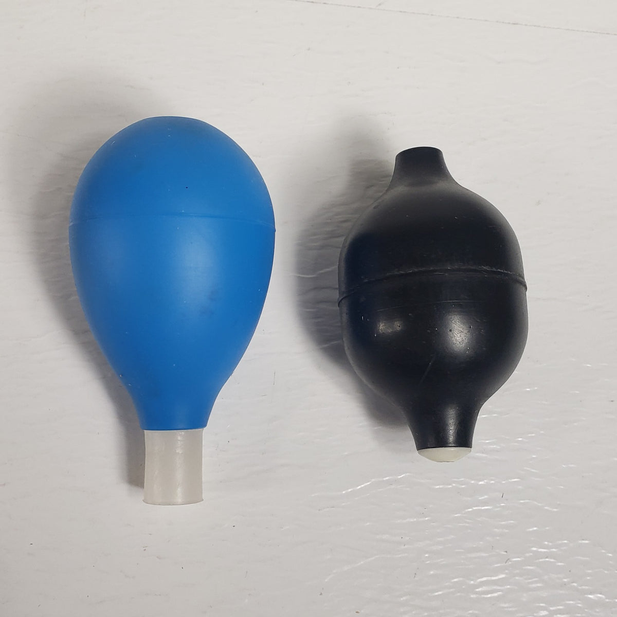 Lot of 2 Rubber Pipette Squeeze Bulbs 6mm 10mm ID Blue Black Laboratory