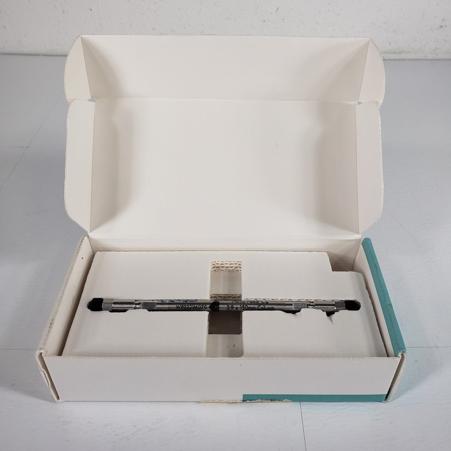 Waters WAT086344 Nova-Pak C18 HPLC Column 4µm 60Å 3.9x150mm w/ Manuals