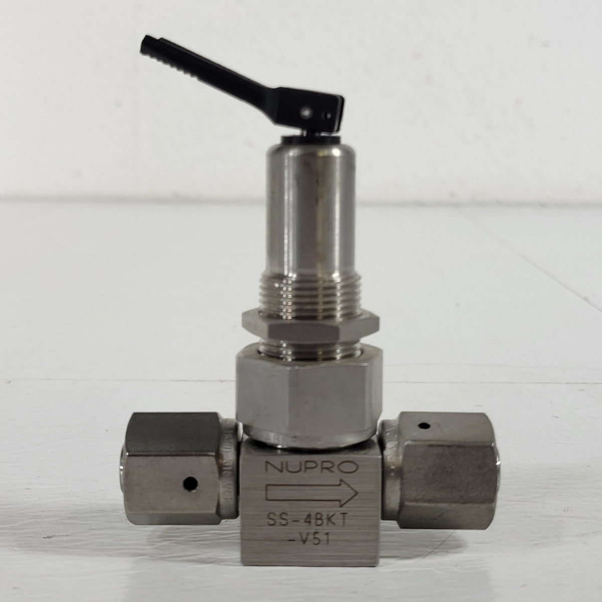 Nupro Swagelok SS-4BKT-V51 1/4" Female VCR Bellows Sealed Toggle Valve 316SS