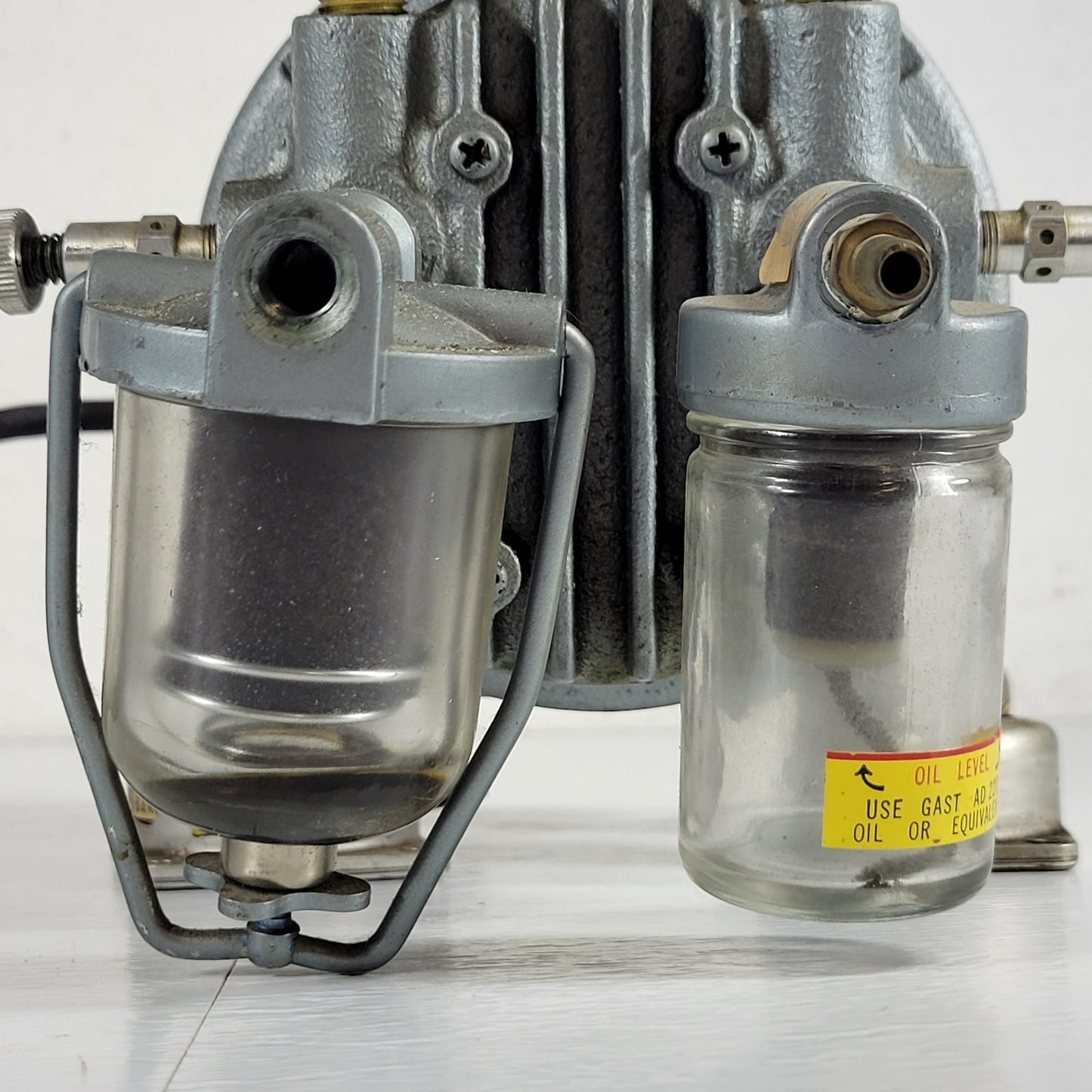 TESTED GAST 0211-V45F-G8CX Lab Air Compressor Vacuum Combo 25 PSI -28 inHg